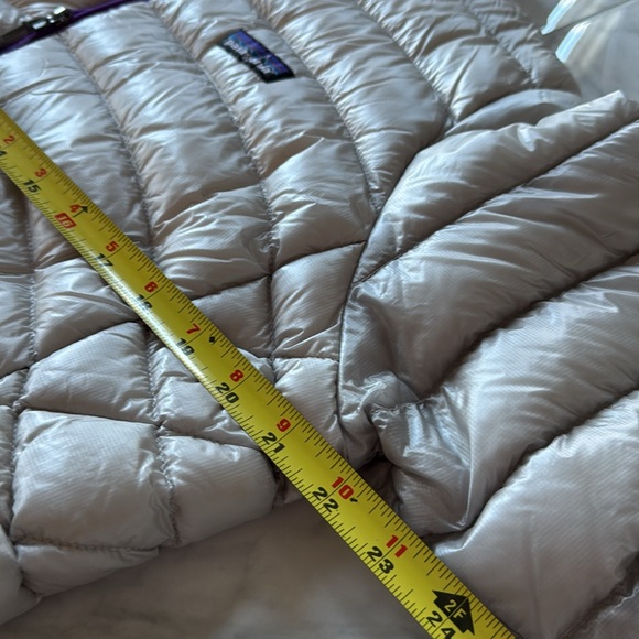 Women’s Patagonia large puffer jacket  - Picture 5 of 5